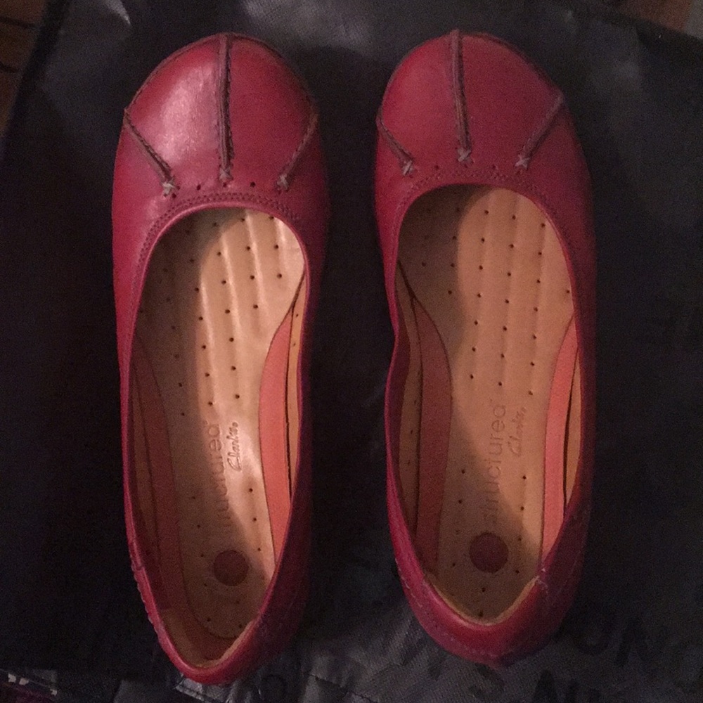 Clarks UnStructured Red Slip-On Flats